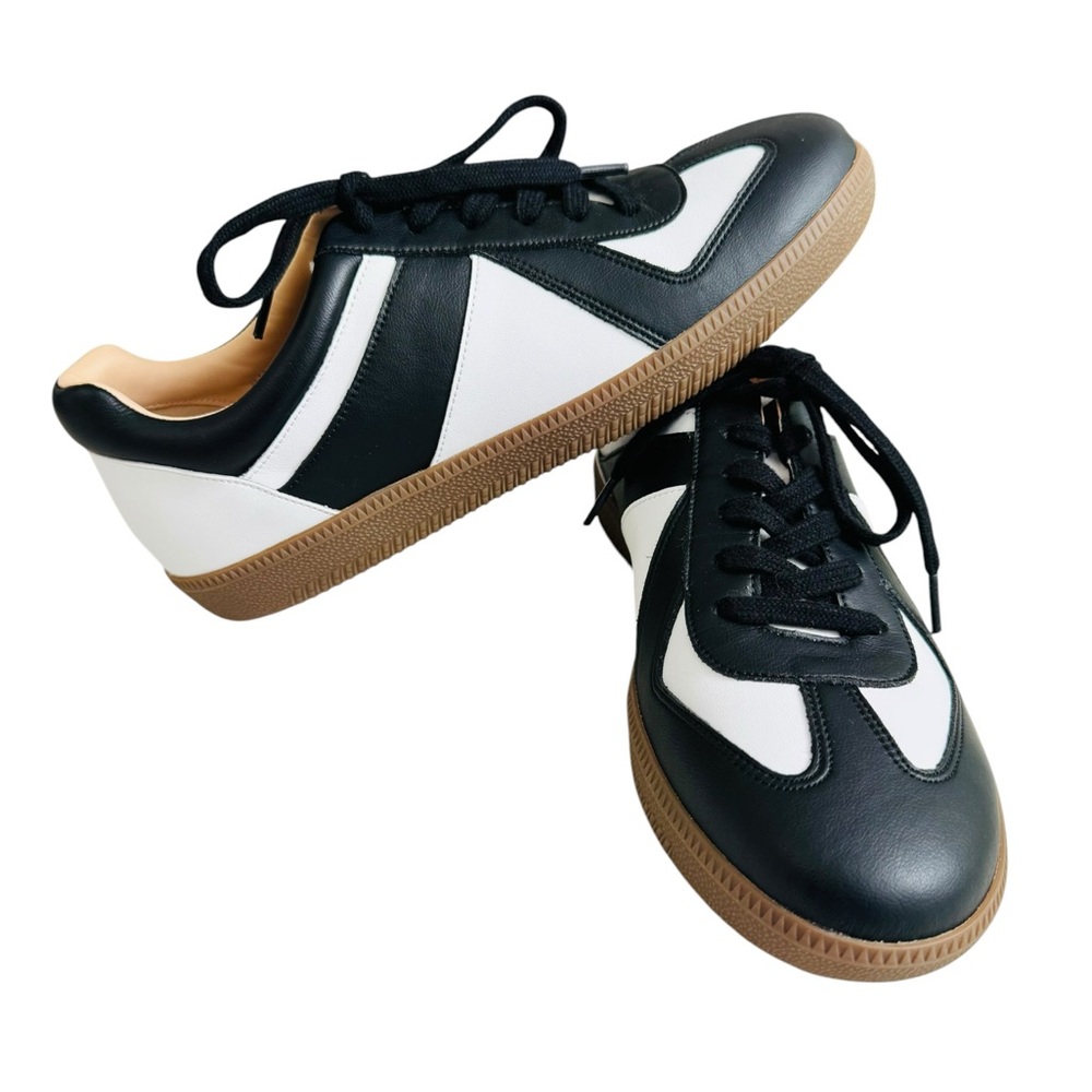 NWOB Villa Rouge Women’s Size 8 Black White Retro Sneakers Lace Up Casual Shoes